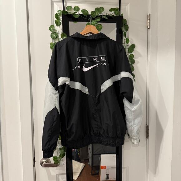 Nike Windbreaker Jacket - Picture 4 of 6